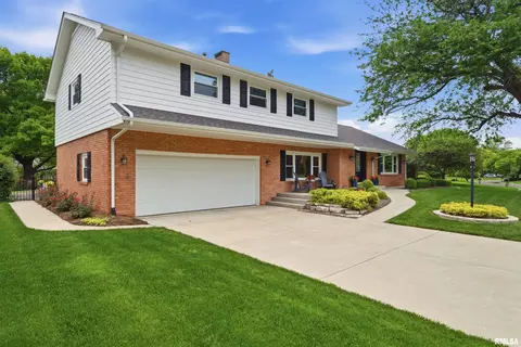Exterior - 202 E Hanover Pl, Peoria, IL 61614 photo 3 of 12