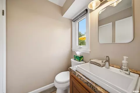 Bath - 202 E Hanover Pl, Peoria, IL 61614 photo 4 of 4