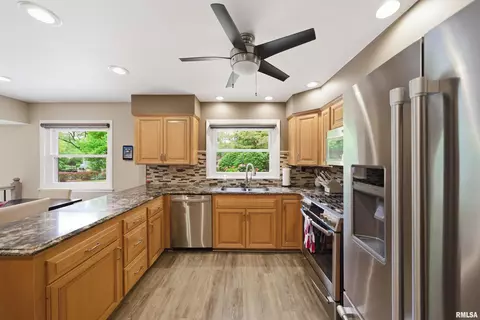 Kitchen - 202 E Hanover Pl, Peoria, IL 61614 photo 1 of 7