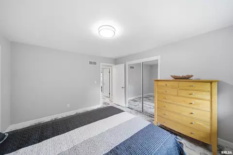 Bedroom - 202 E Hanover Pl, Peoria, IL 61614 photo 8 of 15