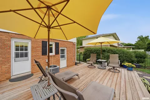 Exterior - 202 E Hanover Pl, Peoria, IL 61614 photo 7 of 12
