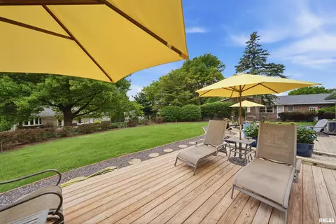 Exterior - 202 E Hanover Pl, Peoria, IL 61614 photo 9 of 12