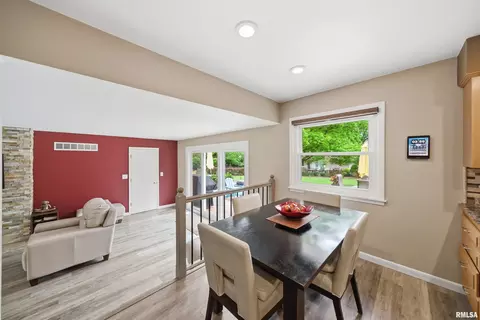 Dining - 202 E Hanover Pl, Peoria, IL 61614 photo 1 of 3