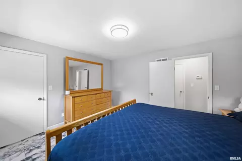 Bedroom - 202 E Hanover Pl, Peoria, IL 61614 photo 3 of 15