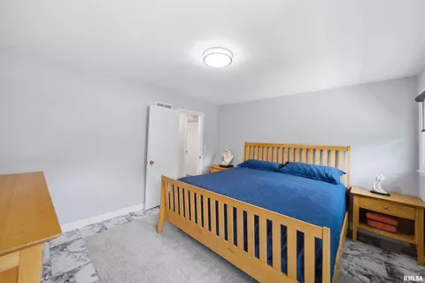 Bedroom - 202 E Hanover Pl, Peoria, IL 61614 photo 2 of 15