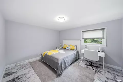 Bedroom - 202 E Hanover Pl, Peoria, IL 61614 photo 9 of 15