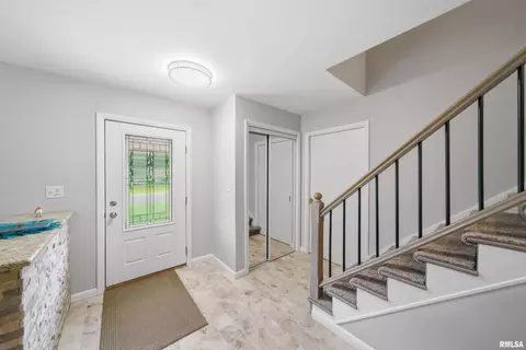 Entry Way - 202 E Hanover Pl, Peoria, IL 61614 photo 1 of 1