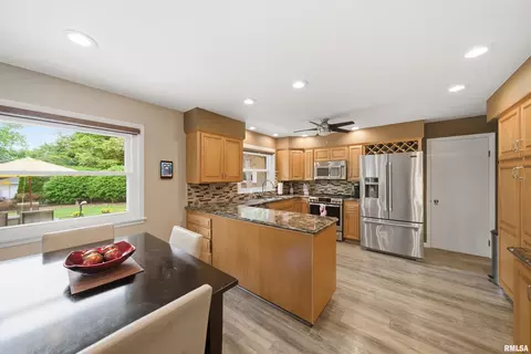 Kitchen - 202 E Hanover Pl, Peoria, IL 61614 photo 7 of 7