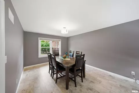 Dining - 202 E Hanover Pl, Peoria, IL 61614 photo 2 of 3
