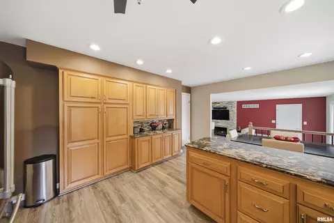 Kitchen - 202 E Hanover Pl, Peoria, IL 61614 photo 6 of 7