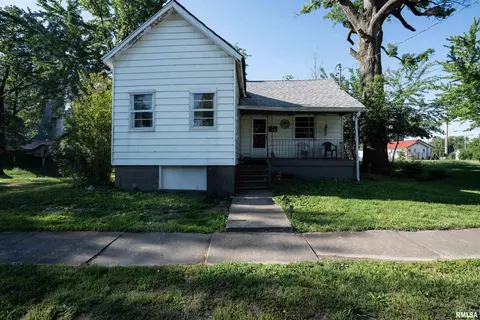 304 E Webster St, Benton, IL 62812