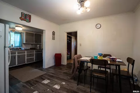Dining - 304 E Webster St, Benton, IL 62812 photo 2 of 2
