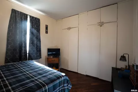 Bedroom - 304 E Webster St, Benton, IL 62812 photo 2 of 3