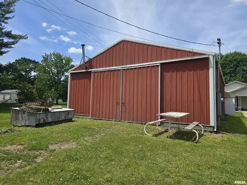 Exterior - 110 120 E Valley View Dr, Banner, IL 61520 photo 10 of 16