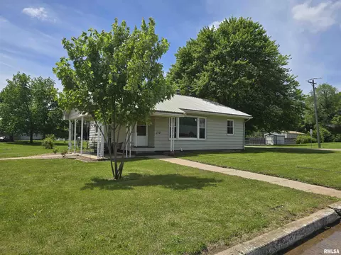 Exterior - 110 120 E Valley View Dr, Banner, IL 61520 photo 3 of 16