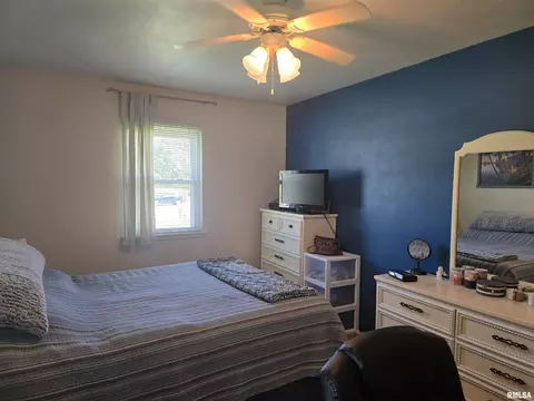 Bedroom - 110 120 E Valley View Dr, Banner, IL 61520 photo 5 of 7