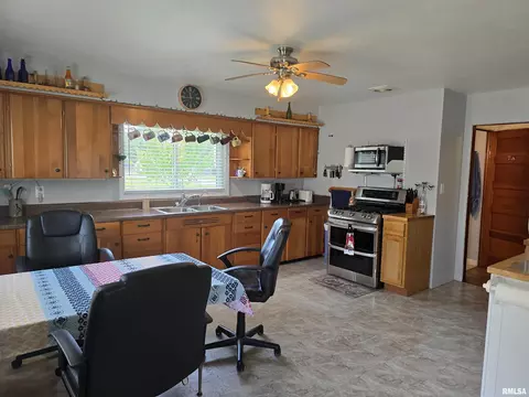 Kitchen - 110 120 E Valley View Dr, Banner, IL 61520 photo 1 of 7