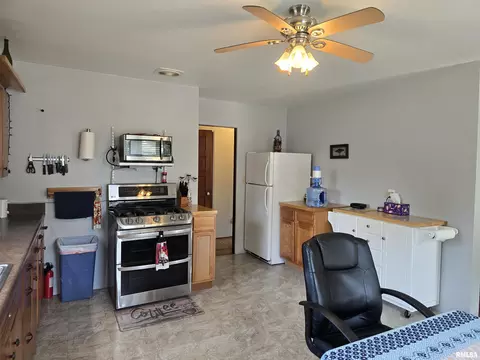 Kitchen - 110 120 E Valley View Dr, Banner, IL 61520 photo 5 of 7