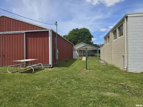 Exterior - 110 120 E Valley View Dr, Banner, IL 61520 photo 9 of 16