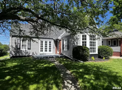 3203 N Biltmore Ave, Peoria, IL 61604