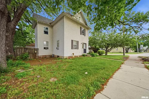 1501 W Locust St, Bloomington, IL 61701