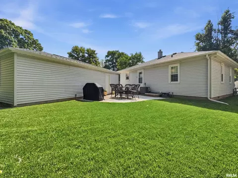 601 Spring St, Washington, IL 61571 photo 17