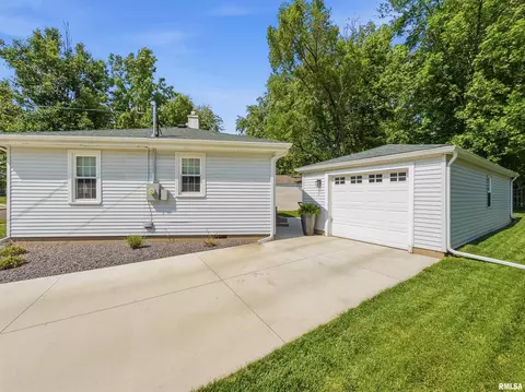 601 Spring St, Washington, IL 61571 photo 18
