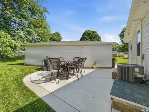601 Spring St, Washington, IL 61571 photo 16