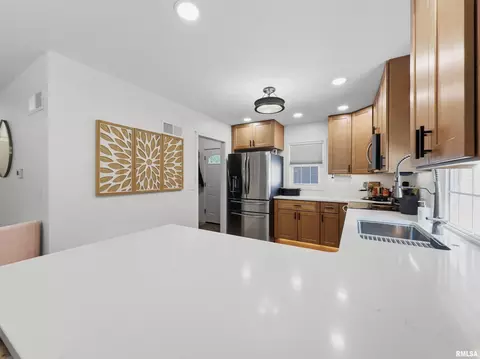 601 Spring St, Washington, IL 61571 photo 5