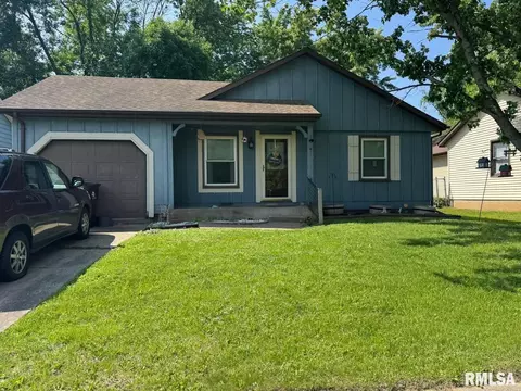 4520 W Andover Dr, Peoria, IL 61615