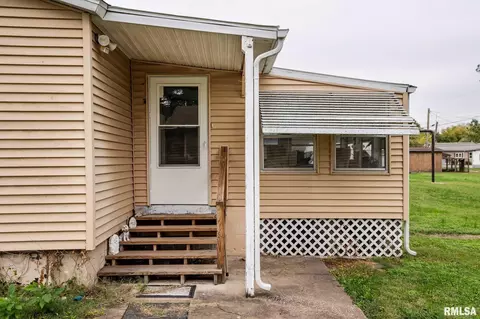 Exterior - 308 W Flora St, Valier, IL 62891 photo 6 of 6