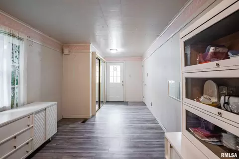 Entry Way - 308 W Flora St, Valier, IL 62891 photo 2 of 2