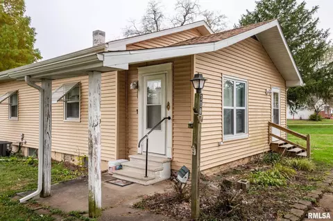 Exterior - 308 W Flora St, Valier, IL 62891 photo 4 of 6