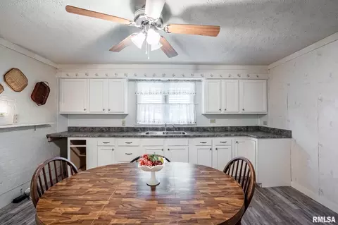 Kitchen - 308 W Flora St, Valier, IL 62891 photo 2 of 3