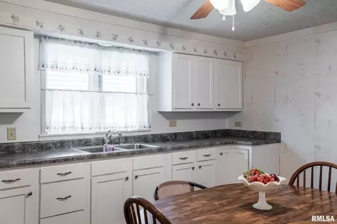 Kitchen - 308 W Flora St, Valier, IL 62891 photo 3 of 3