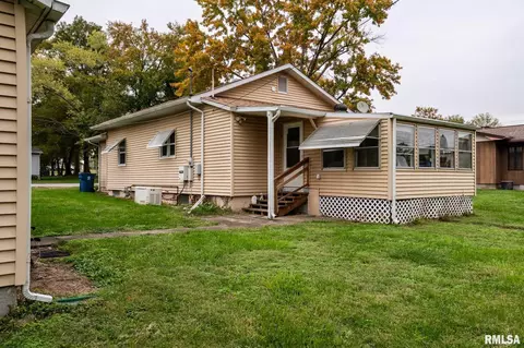 Exterior - 308 W Flora St, Valier, IL 62891 photo 5 of 6