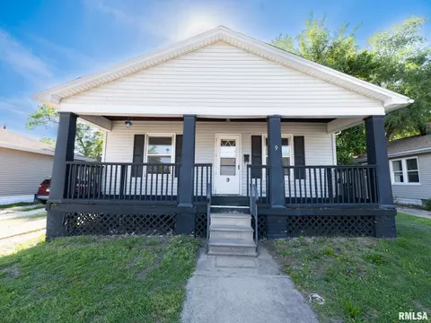 9 Hecker Ct, Pekin, IL 61554