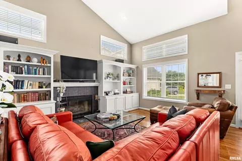 Living - 1802 Prairie Ct, Dunlap, IL 61525 photo 2 of 4