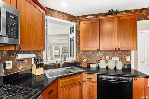 Kitchen - 1802 Prairie Ct, Dunlap, IL 61525 photo 6 of 6