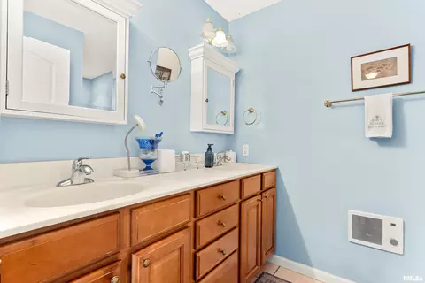 Bath - 1802 Prairie Ct, Dunlap, IL 61525 photo 1 of 5
