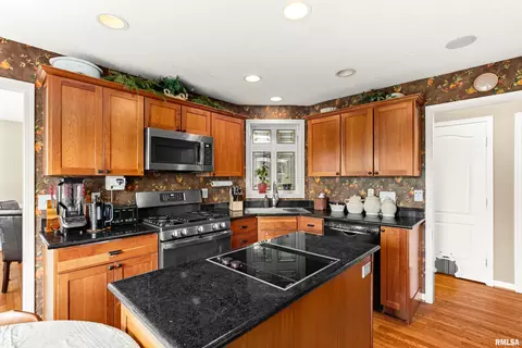 Kitchen - 1802 Prairie Ct, Dunlap, IL 61525 photo 3 of 6