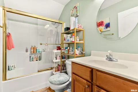 Bath - 1802 Prairie Ct, Dunlap, IL 61525 photo 4 of 5