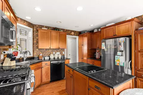 Kitchen - 1802 Prairie Ct, Dunlap, IL 61525 photo 2 of 6