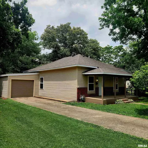 404 N Van Buren St, West Frankfort, IL 62896