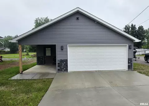 215 E Vermont St, Carterville, IL 62918