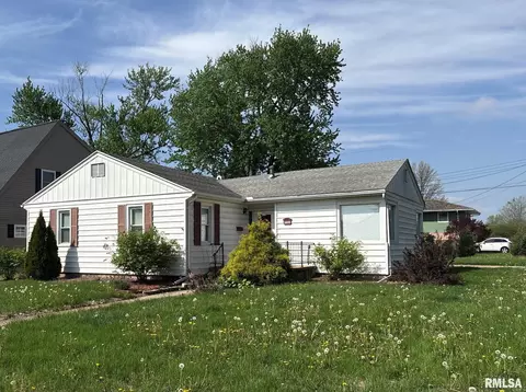1419 N 5th St, Pekin, IL 61554