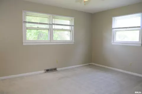 Bedroom - 807 Meadow Dr, Macomb, IL 61455 photo 2 of 4