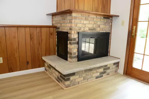Living - 807 Meadow Dr, Macomb, IL 61455 photo 4 of 4