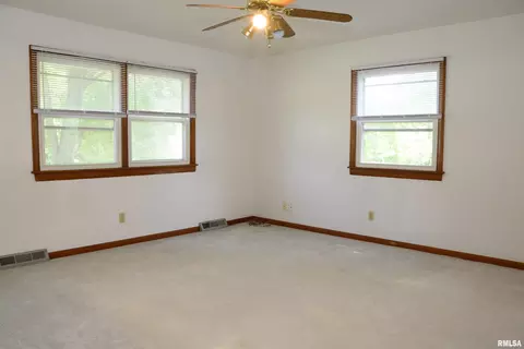 Bedroom - 807 Meadow Dr, Macomb, IL 61455 photo 1 of 4