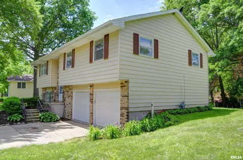 Exterior - 807 Meadow Dr, Macomb, IL 61455 photo 5 of 5